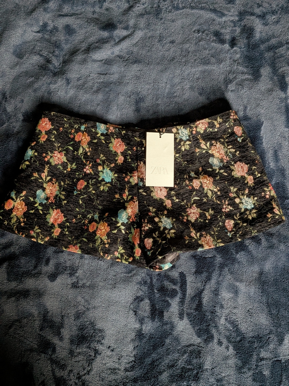 Zara Floral Embroidery Shorts Size Medium